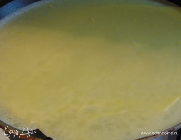 Как тесто отдохнет, жарим на хорошо разогретой сковороде.