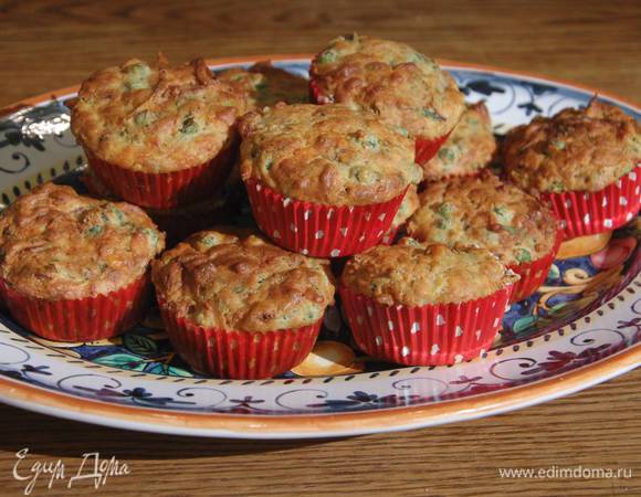 Выпекать маффины в разогретой духовке 15 минут.