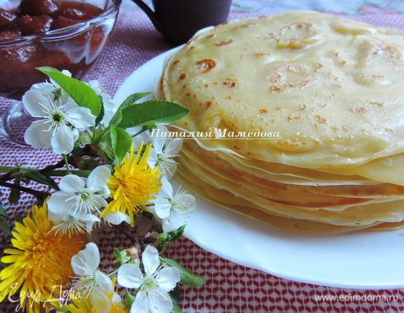 Гора ароматных, солнечных блинчиков ждет своих гостей. Приятного аппетита!