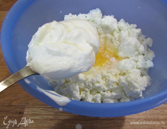 Затем сметану.