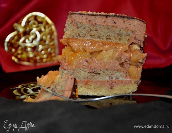 Утром готовим «зеркальную» глазурь, украшаем торт:
1. Поместите воду, сахарную пудру, какао и сметану в небольшую кастрюльку и, помешивая, доведите до кипения. В глазури не должно остаться комочков.
Снимите с огня, добавьте набухший желатин и размешайте до его растворения. Остудите смесь до 40°С, затем добавьте сливочное масло.
Перемешайте.

2. По данному количеству ингредиентов получается очень много лишней глазури, поэтому советую уменьшать ингредиенты на 2. Или хранить остатки готовой глазури в холодильнике и использовать на любой другой торт.
 3.Извлекаем торт из формы,переворачиваем его.Песочная основа должна остаться снизу!

      
Заливаем торт глазурью, помогаем лопаткой, даем стечь глазури по бортикам нашего торта. Украсила «шишками» из мусса «Сабайон», который отлила в формы.