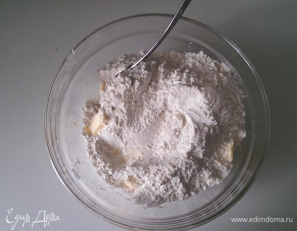 Все ингредиенты смешать и замесить тесто