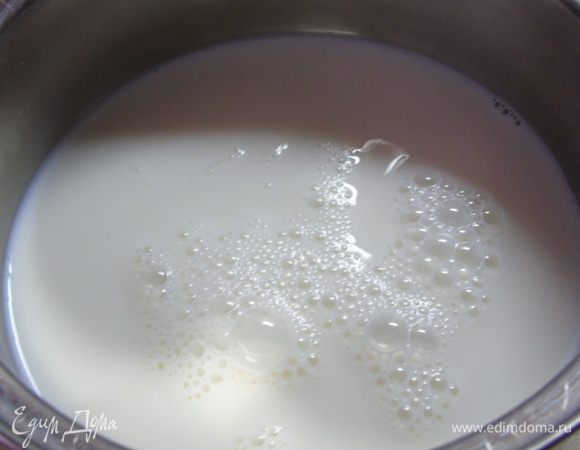 Молоко подогрейте до температуры 36-38°С. 