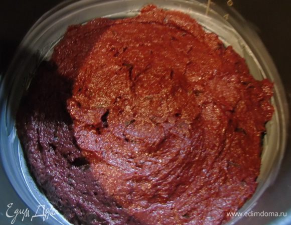 Выложите в смазанную растительным маслом форму, разровняйте и отправьте в разогретую до 180°C духовку на 1 час, готовность проверяйте деревянной палочкой. Если же печете в мультиварке, то на режим «Выпечка» на 1 час.