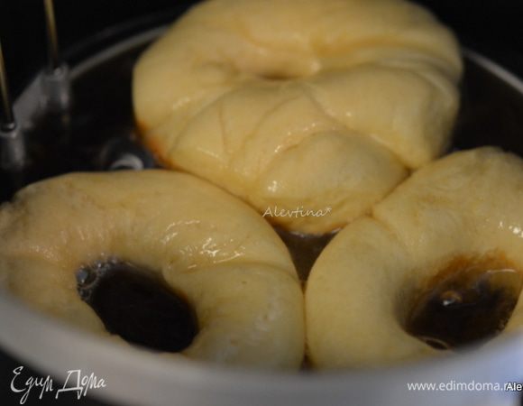 Масло растительное нагреть до 180°С. Обжаривать по 30 секунд сторона. Небольшими порциями. Выкладывать на тарелку с бумажным полотенцем.