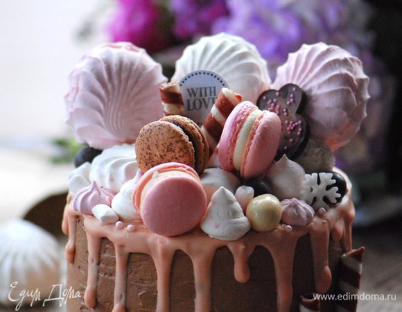 Украшаем торт конфетами, глазурью, макаронс, зефиром, маршмелоу.  