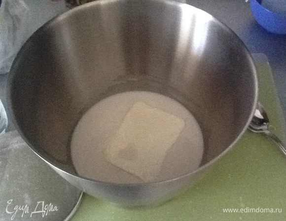 Добавляем сливочное масло.