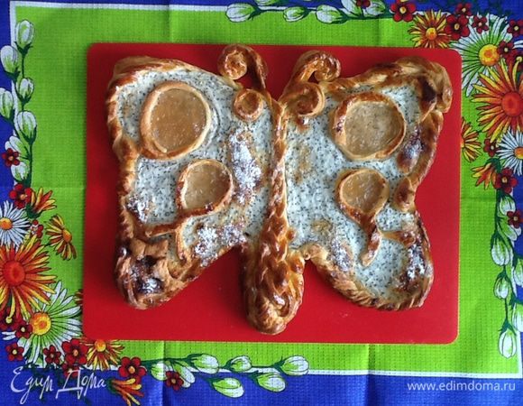Выпекаем бабочку в разогретой до 200°С духовке примерно 25 минут.
Тесто еще останется, и вполне можно испечь еще один пирожок.
Всех с весной!