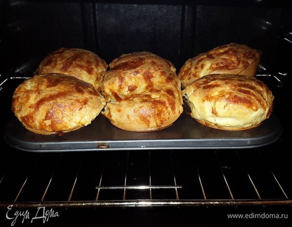 Готовый поповер легкий с хрустящей корочкой снаружи и полый, мягкий и нежный внутри.