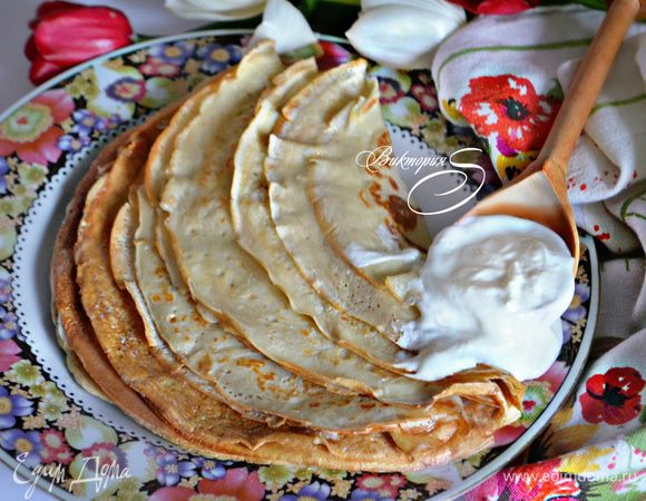 Готовые блинчики промажьте сливочным маслом. Приятного Вам аппетита и вкусной Масленицы!