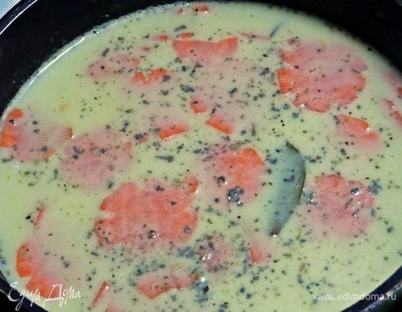 Варим овощи в сырном бульоне минут 10.