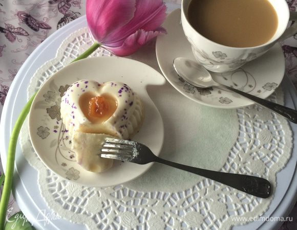 Очень нежный и вкусный десерт. Любители творога оценят.
Приятного аппетита и красивого праздника Весны!!!