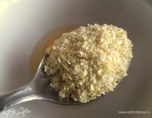 У меня пшённые хлопья, их можно только заварить и кушать. Придадут сытность завтраку.