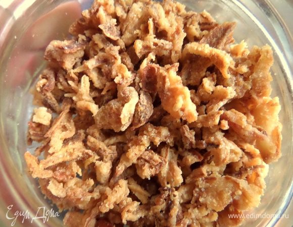 Вот так готовый лук выглядит: жареный и высушенный, продаётся в отделах китайской кухни, нам последнее время очень нравится.