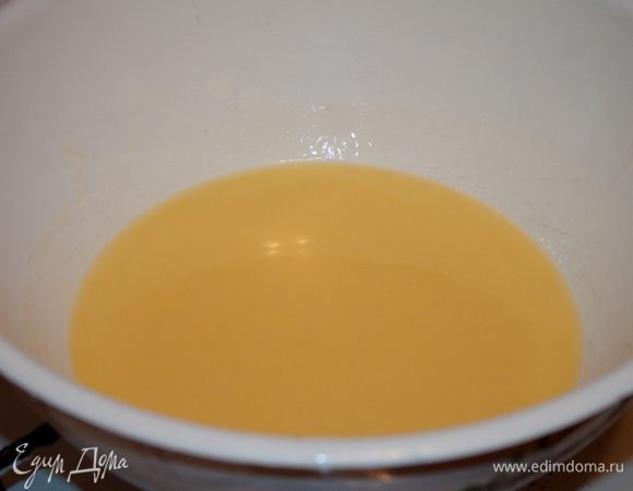 Растопить маргарин.