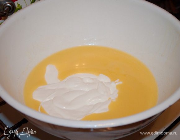 Добавить сметану.