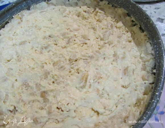 Последний слой кремовый. Поставить торт в холодильник  на 1 час, можно оставить на ночь.