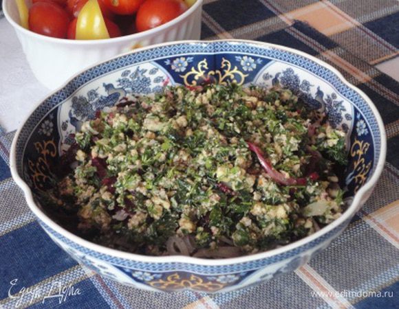 Затем заправку и... согрешила, т.е. совершила отсебятину — сбрызнула салат оливковым маслом. Но никто не жаловался. Верно говорят — маслом салат не испортишь.