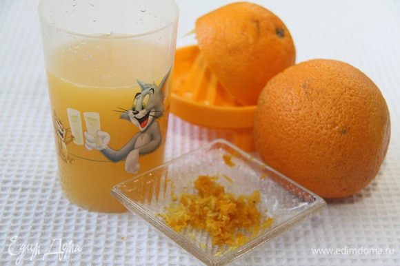 Для мусса понадобится сок лимона (70 мл) и апельсинов (170 мл), а также цедра лимона+апельсина.
