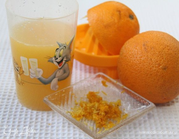 Для мусса понадобится сок лимона (70 мл) и апельсинов (170 мл), а также цедра лимона+апельсина.