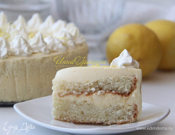 При желании можно украсить торт взбитыми сливками и лимонного стружкой. Торт очень нежный и лёгкий, с приятной свежей кислинкой. Очень рекомендую!