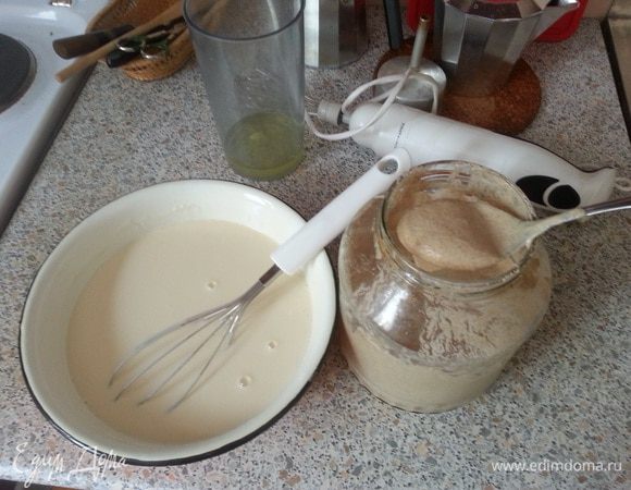 В самом конце добавляем 2 столовые ложки ржаной закваски.