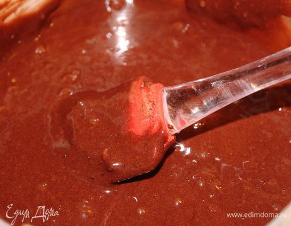 Добавить какао и размешать.