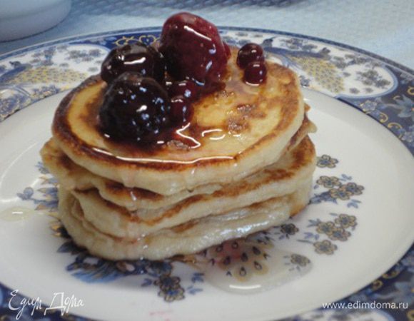 Жарим на среднем огне на смеси растительного и сливочного масла. Подаем с любимыми добавками — сметана, мед, варенье, сироп и т.д. и т.п.