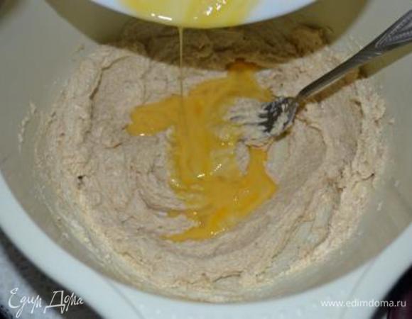 Добавить яйцо, все перемешать.