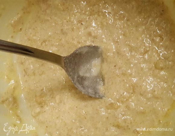 Хлопья залить кефиром минут на 15. Лучше взять мелкие или средние хлопья.