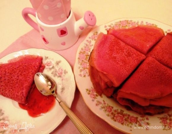 Наши блинчики готовы, можно подать с клубничным соусом, как у меня, можно с йогуртом, а можно с любимым вашим вареньем, джемом, сметанкой...
Приятного аппетита!