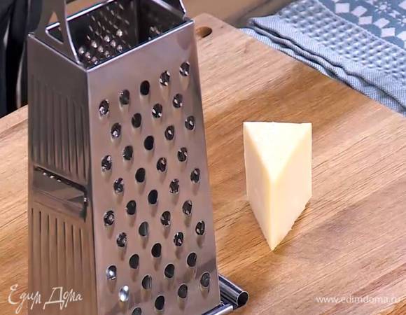 Сыр натереть на мелкой терке.