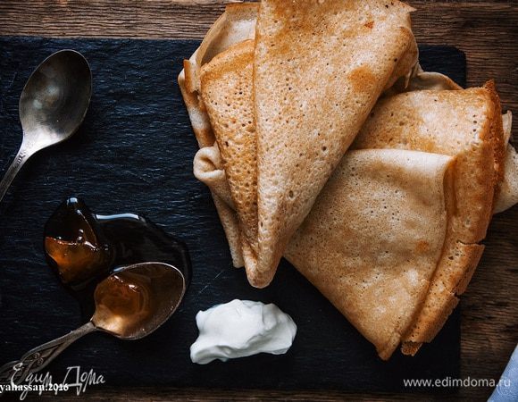 Смешать все ингредиенты до однородности. При необходимости пробить блендером, чтобы не было комочков от муки и закваски.