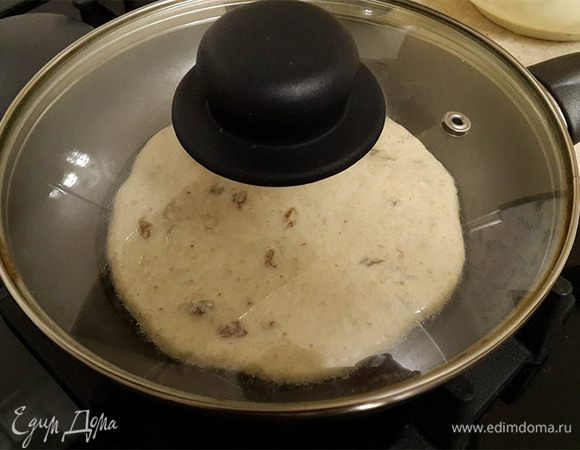 Оставить на 5 минут и выпекать на сковороде на растительном масле. 
Приятного аппетита!