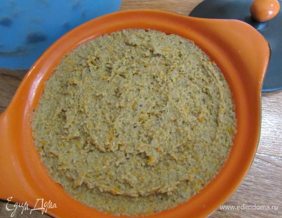 Паштет разложить по формочкам и разровнять верх.