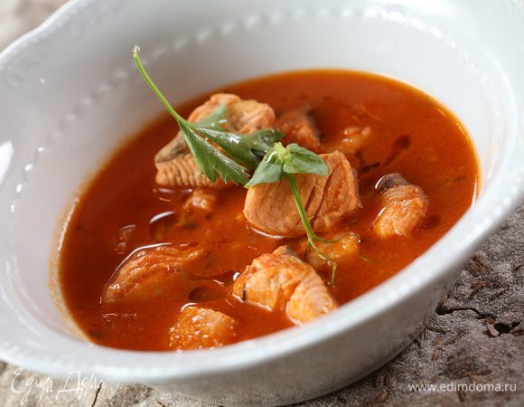 Снимаем образовавшуюся пенку и добавляем рубленную зелень. Приятного аппетита!