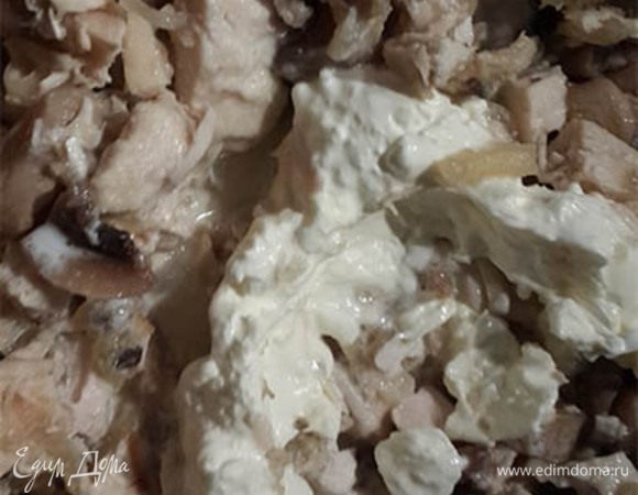 Добавить сметану.