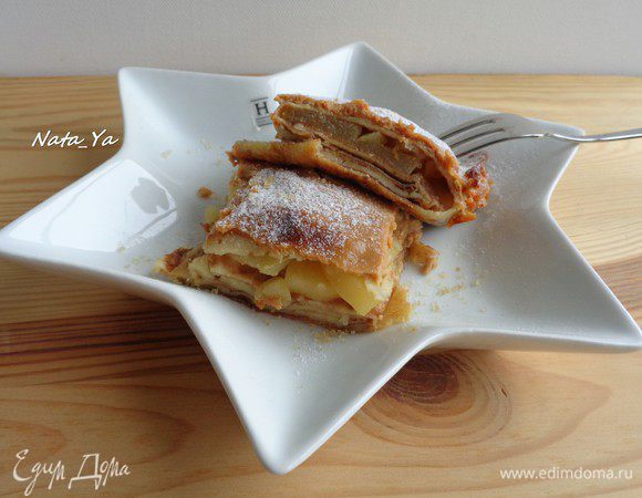 Перед подачей присыпать немного сахарной пудрой.