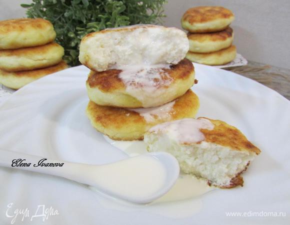 Сырники подавать со сметаной.
Приятного аппетита!