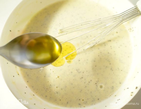 В конце добавить оливковое масло. Еще раз перемешать. И оставить тесто минут на 15.