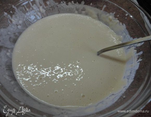 Блины я готовила по своему традиционному рецепту http://www.edimdoma.ru/retsepty/64545-bliny-na-kefire-s-tvorogom, только сахар не добавляла.