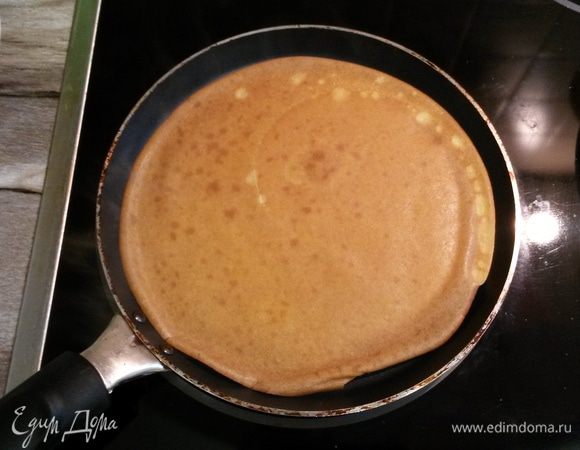 Оставляем тесто отдохнуть на 10-15 минут. Выпекаем блинчики на среднем огне с двух сторон. Приятного аппетита!