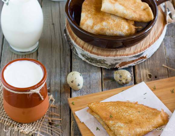 Подавайте со сметаной.