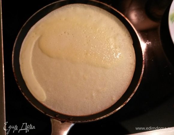 Оставляем тесто отдохнуть на 10-15 минут. Выпекаем блинчики на среднем огне с двух сторон. У меня получилось 18 штук.