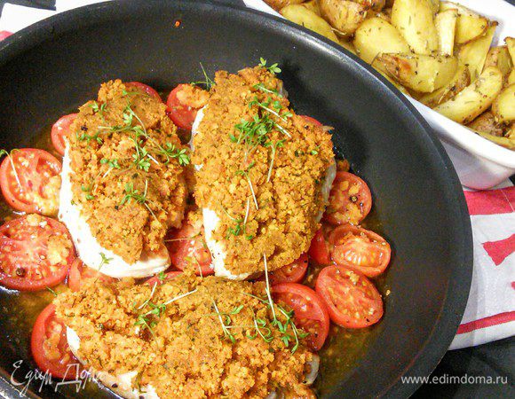 Подавать горячим с любимым гарниром. У нас печеный картофель. 