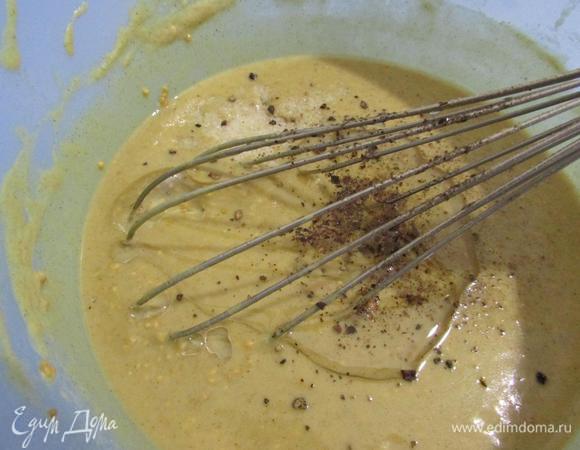 К конце добавить специи и тщательно все перемешать. Горчичную массу переложить по баночкам, остудить  и отправить в холодильник настаиваться.