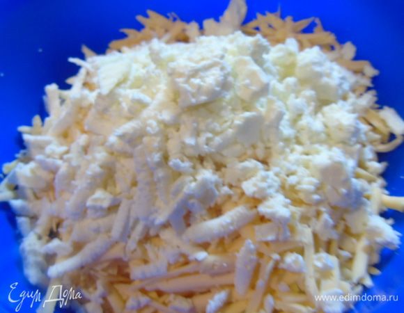 Добавляем фету, я ее тоже натерла))