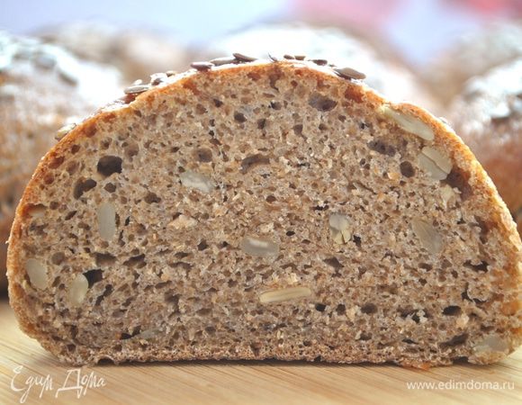 А вот так булочка выглядит внутри! Приятного аппетита!
Такие булочки можно испечь на дрожжах. Для этого количества продуктов потребуется 1 десертная ложка быстрых дрожжей. Время на расстойку уменьшится. Тесто будет подходить 40-90 мин. Булочки будут расстаиваться 30-60 мин. Выпекать так же.