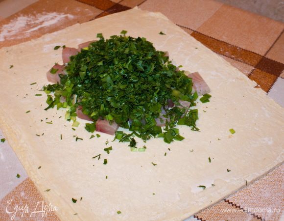 Сверху посыпать укропом, петрушкой и сбрызнуть зелень растительным маслом (кто любит, оливковым). 