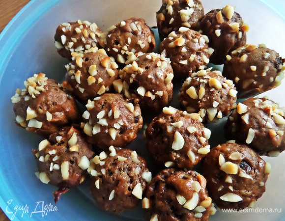 Получается ровно 18 мини-кексиков. Обычных примерно 9 шт.